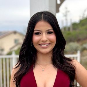 Meet your Posher, Mia